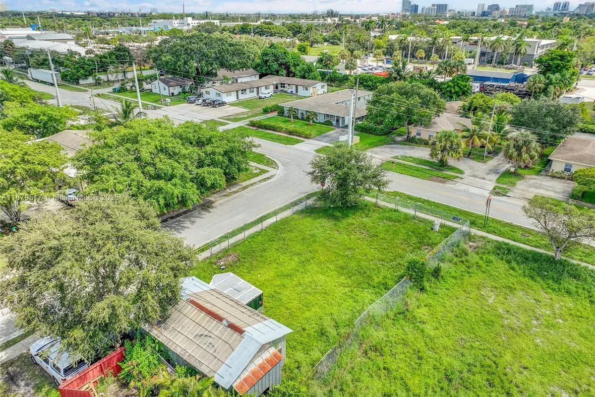 1819 Suwanee Dr, West Palm Beach FL 33409