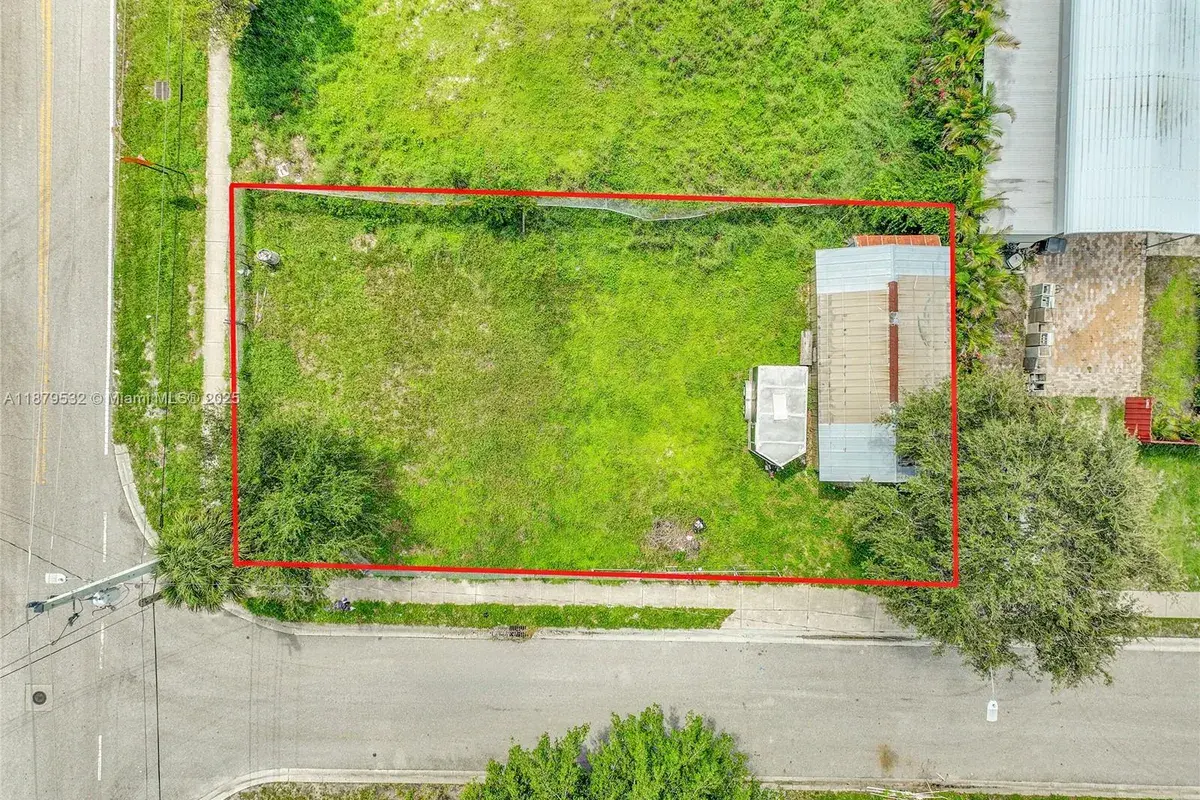 1305 Suwanee Dr, West Palm Beach FL 33409