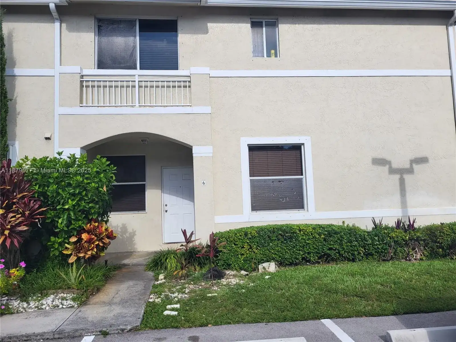 820 NE 212th Ter # 6, Miami FL 33179 photo 2