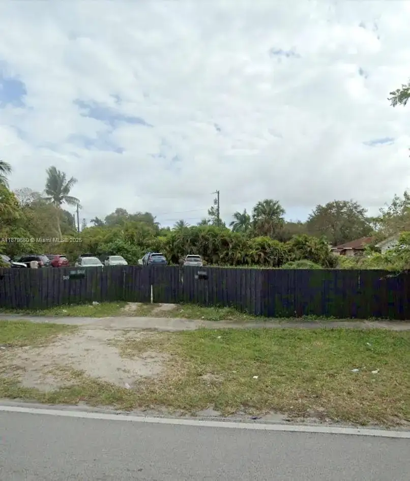 15505 N Miami Ave, Miami FL 33169 photo 3