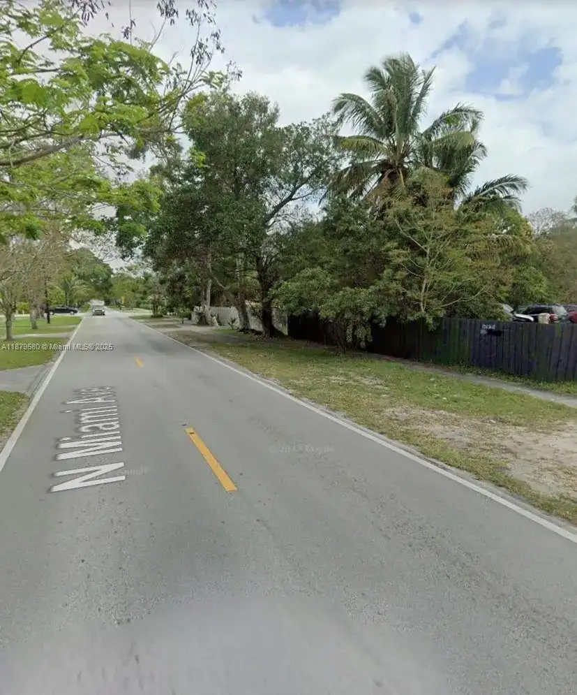 15505 N Miami Ave, Miami FL 33169 photo 4