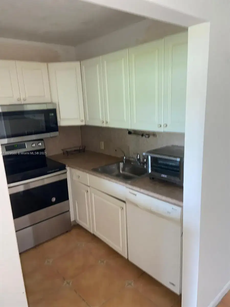 8 Fanshaw A # 8, Boca Raton FL 33434 photo 2