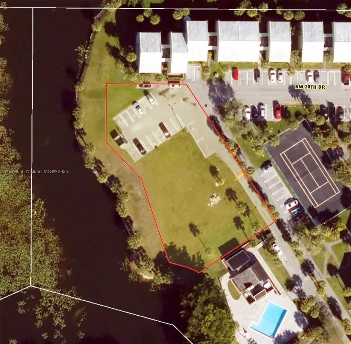 28 Nw Dr, Coral Springs FL 33065