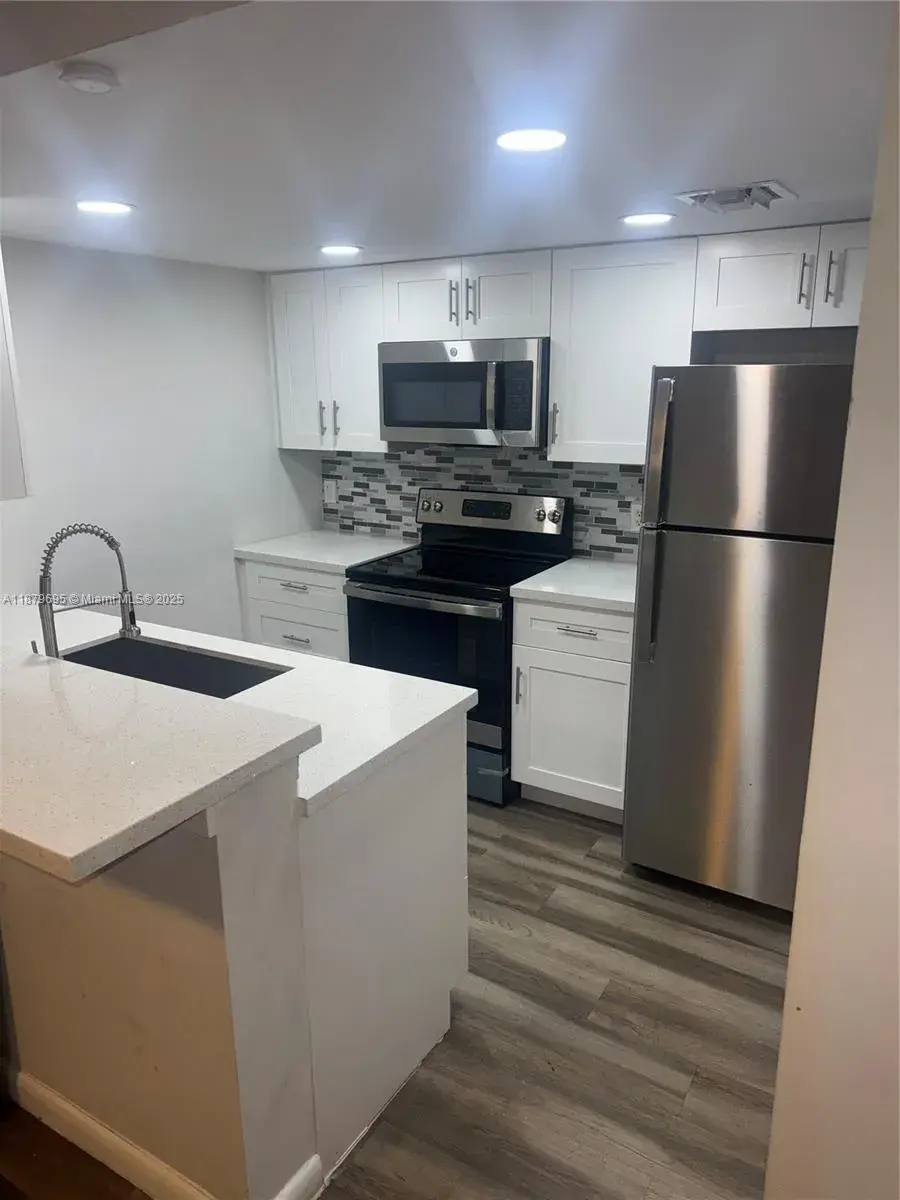3183 Coral Lake Dr # 3183, Coral Springs FL 33065