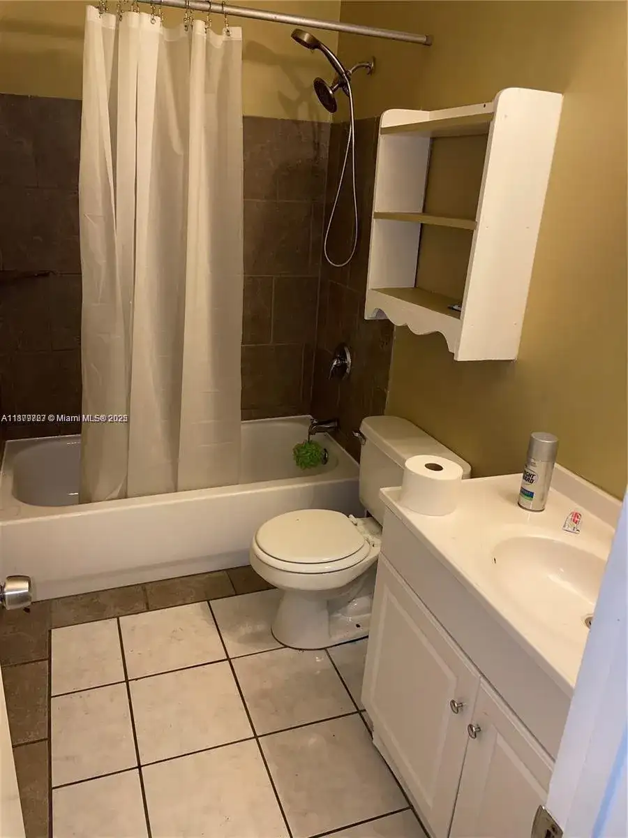 2755 NE 207th St, Aventura FL 33180 photo 4