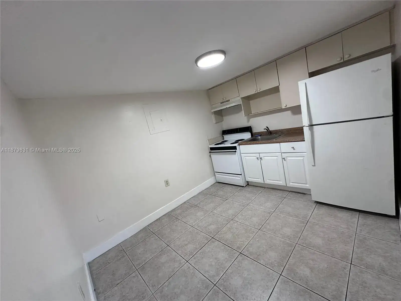 16150 NE 19th Ct # 4, North Miami Beach FL 33162 photo 2
