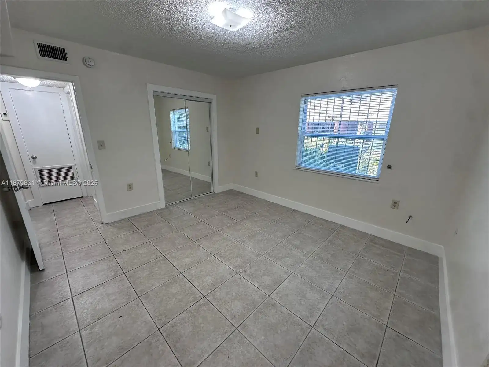 16150 NE 19th Ct # 4, North Miami Beach FL 33162 photo 4