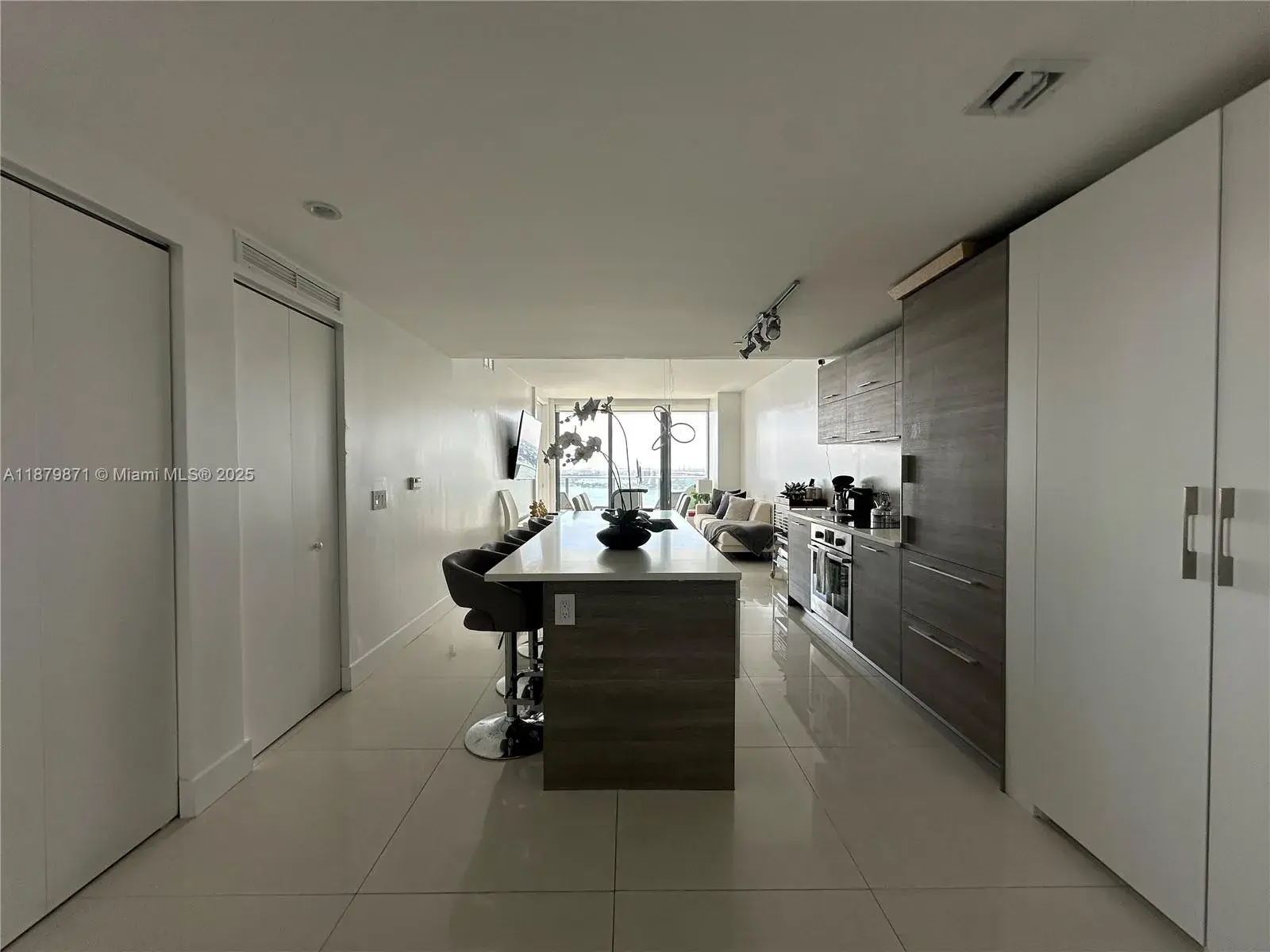 650 NE 32nd St # 3405, Miami FL 33137