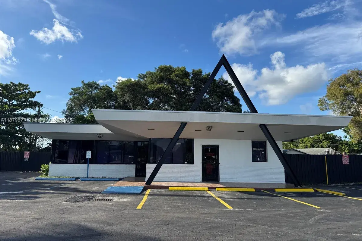 1605 NW 95th St, Miami FL 33147