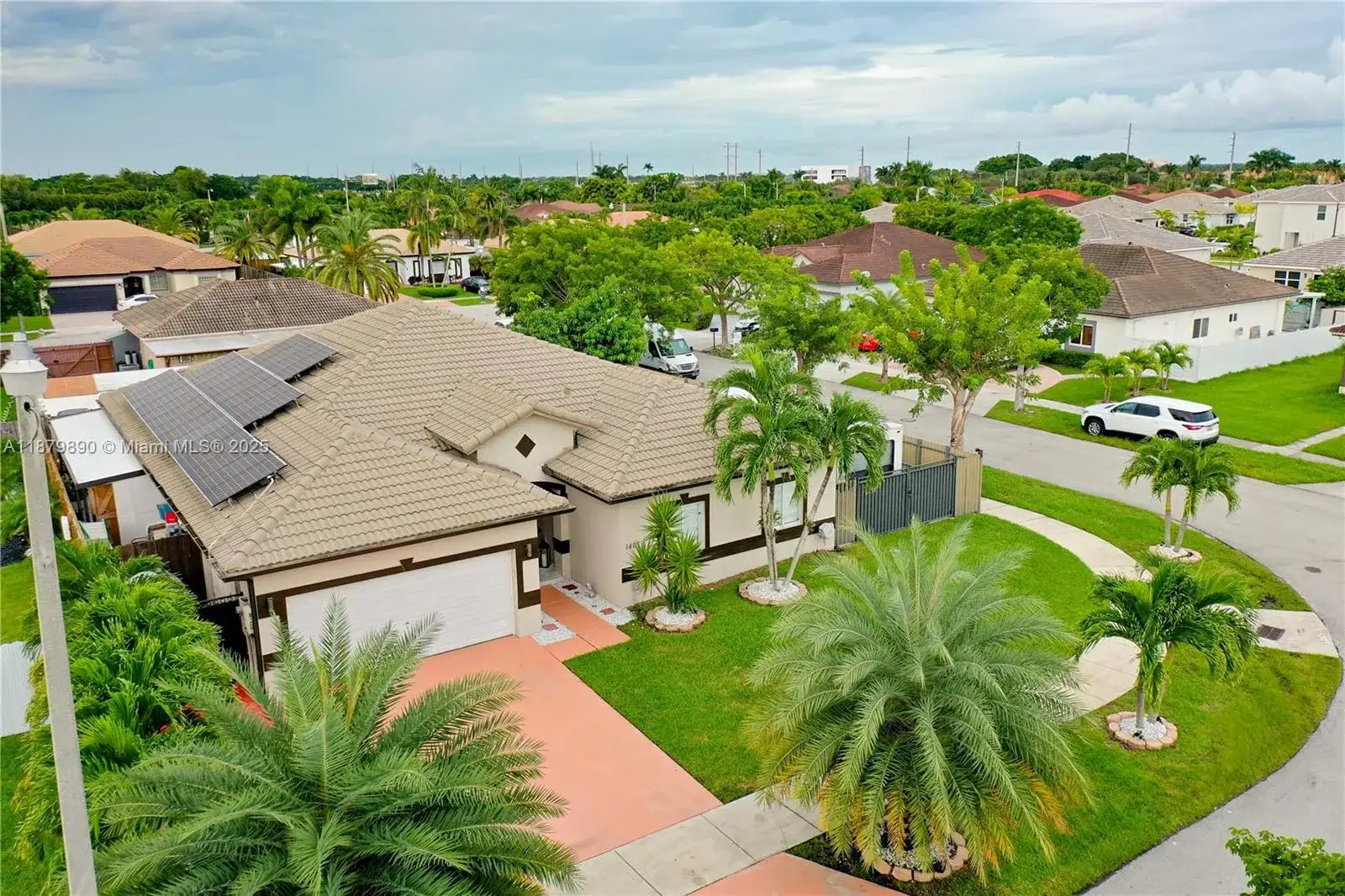 1407 SE 7th St, Homestead FL 33033 photo 2