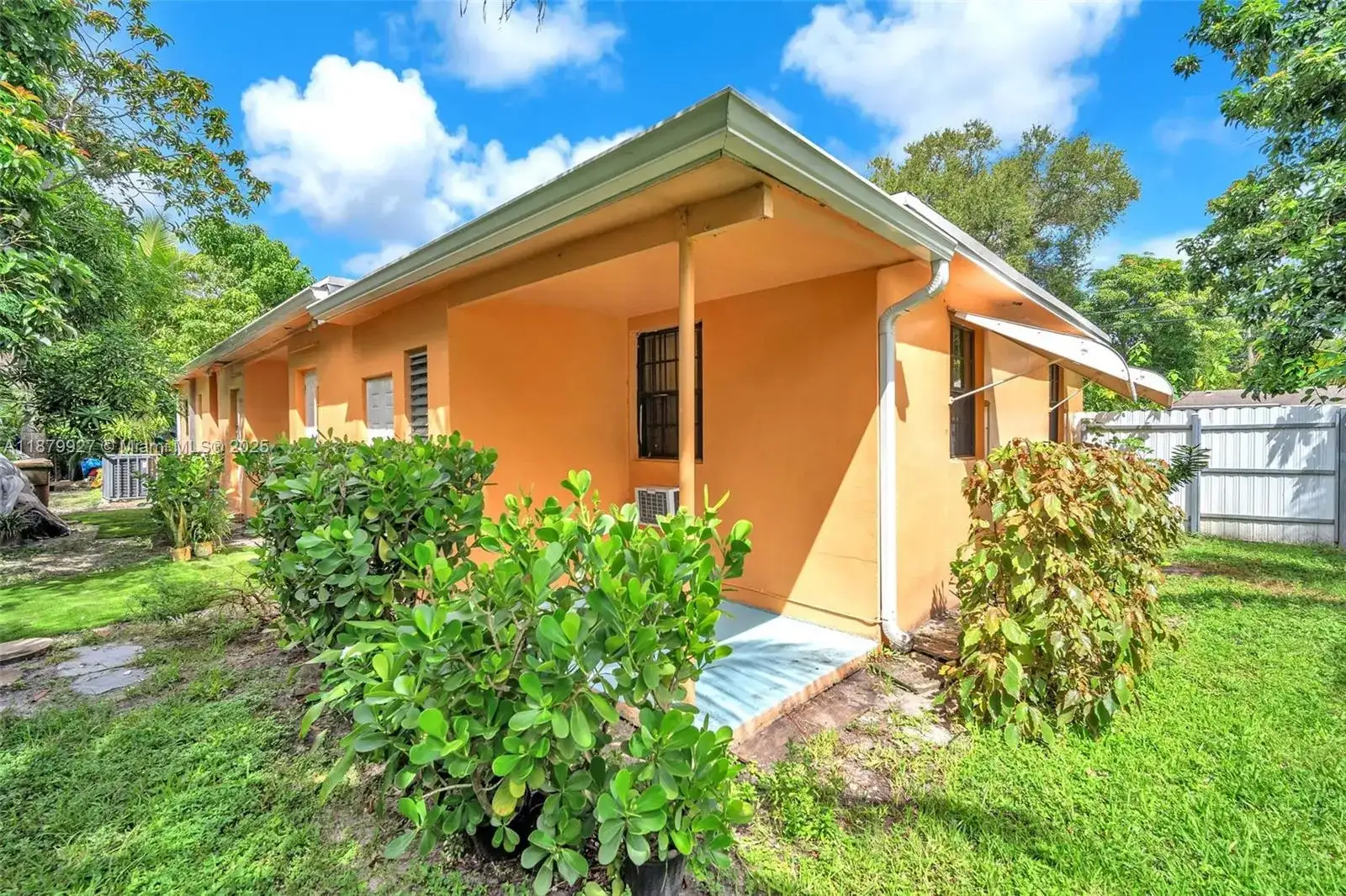 460 NE 132nd St, North Miami FL 33161 photo 2