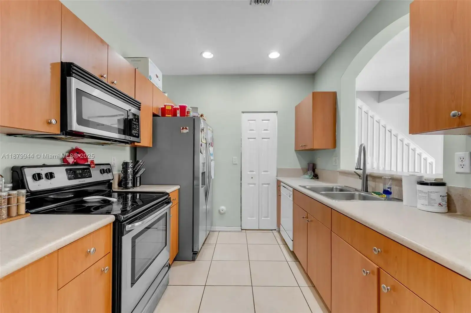 1025 NE 42nd Ter, Homestead FL 33033 photo 2