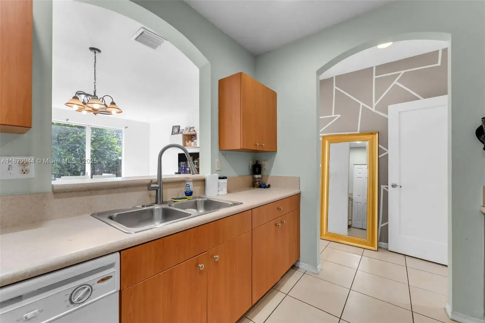 1025 NE 42nd Ter, Homestead FL 33033 photo 3