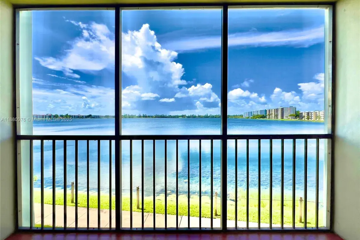 109 Lake Emerald Dr # 209, Oakland Park FL 33309