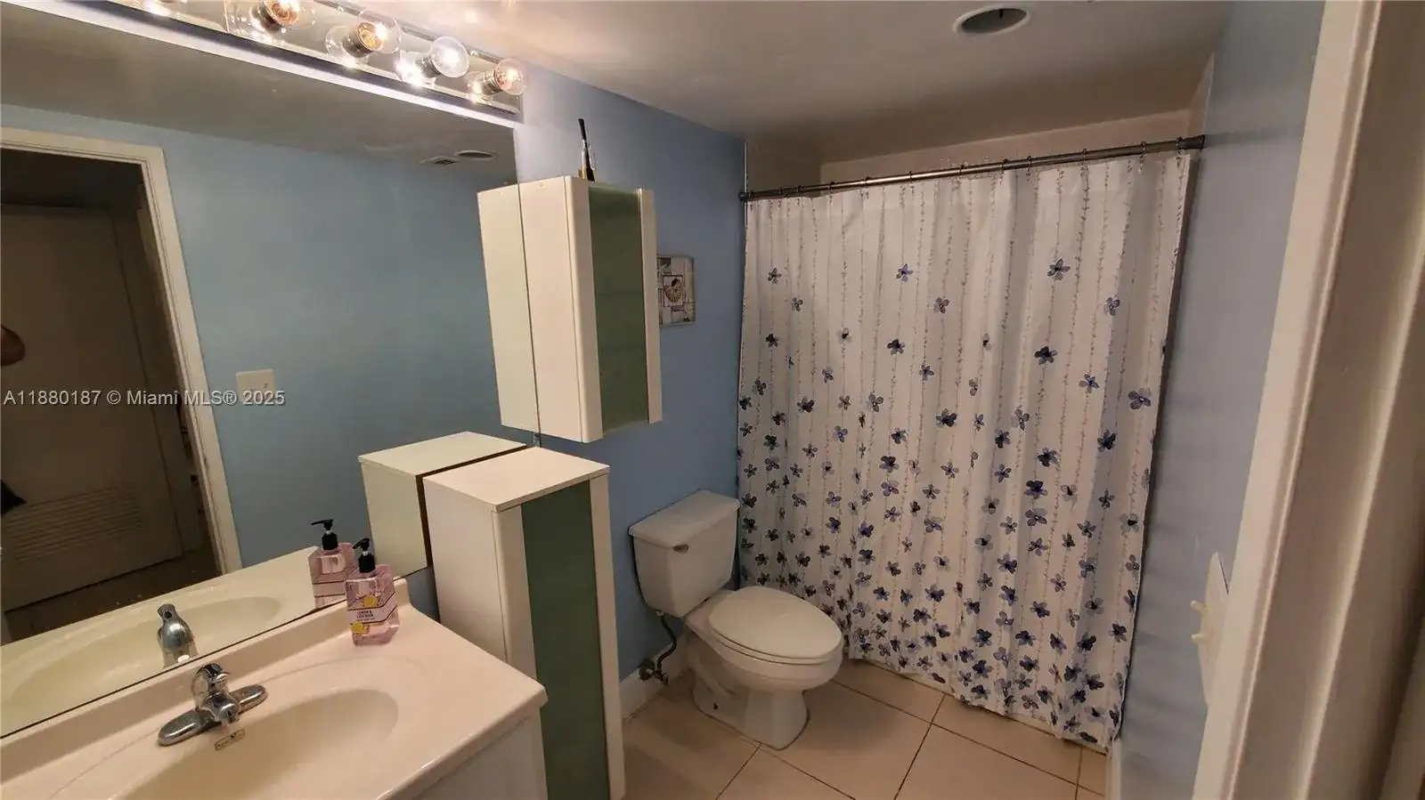 19390 Collins Ave # 1124, Sunny Isles Beach FL 33160 photo 2