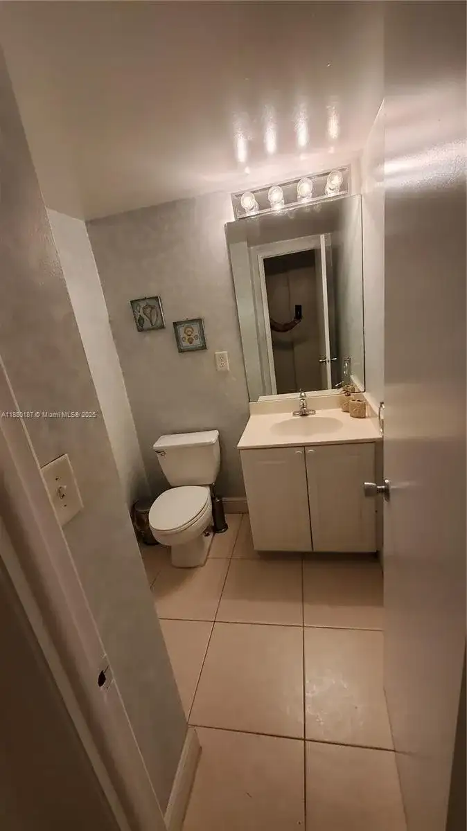 19390 Collins Ave # 1124, Sunny Isles Beach FL 33160 photo 3