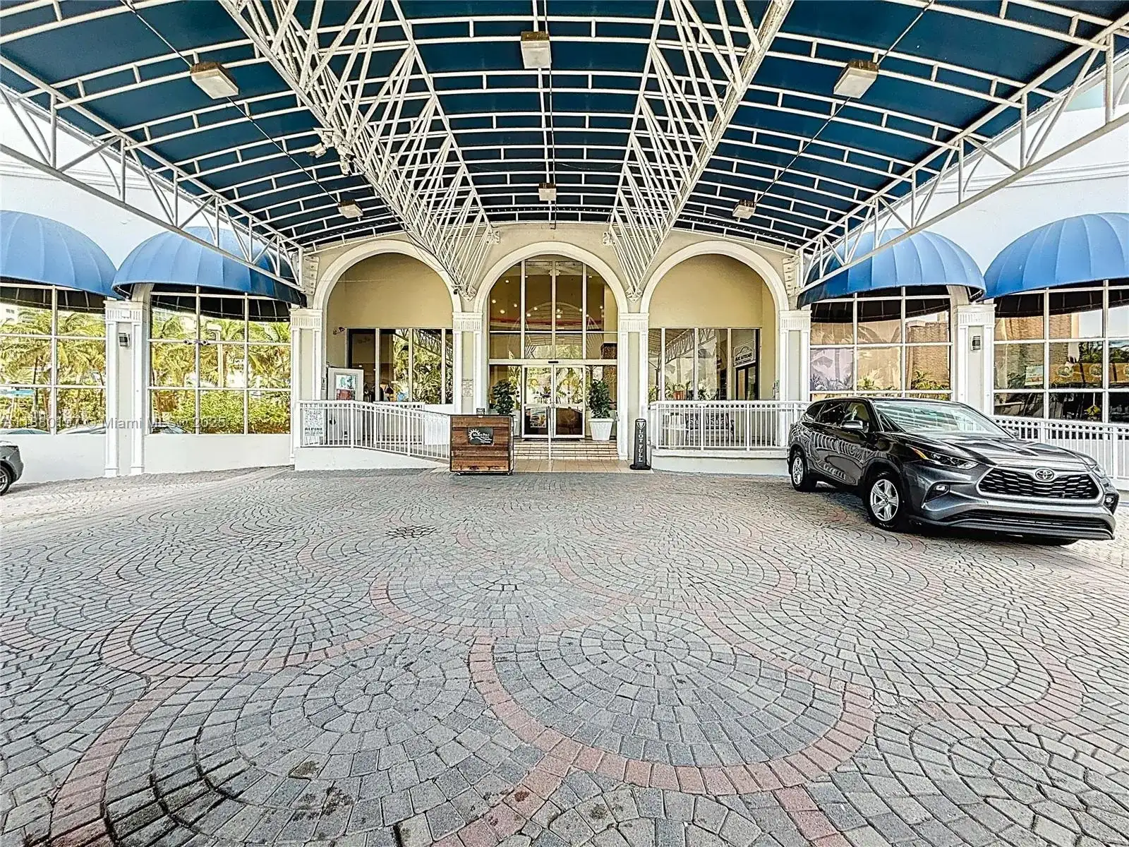 19201 Collins Ave # 1010, Sunny Isles Beach FL 33160 photo 2