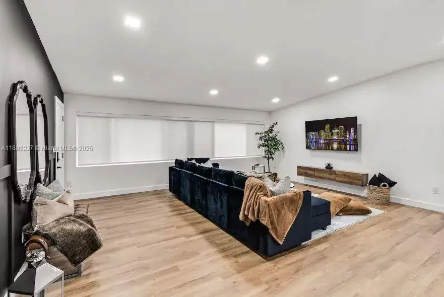 17621 NE 7th Ave, Miami FL 33162 photo 3