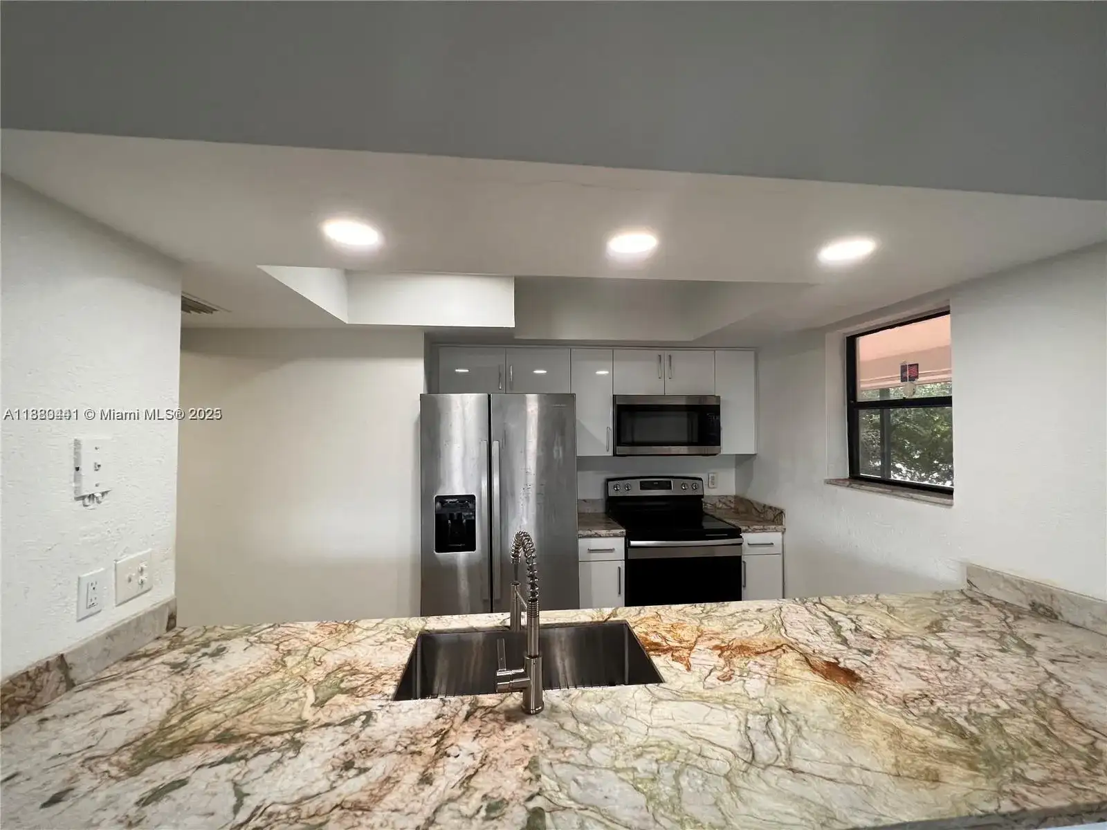 16220 NW 2nd Ave # 511, Miami FL 33169 photo 2