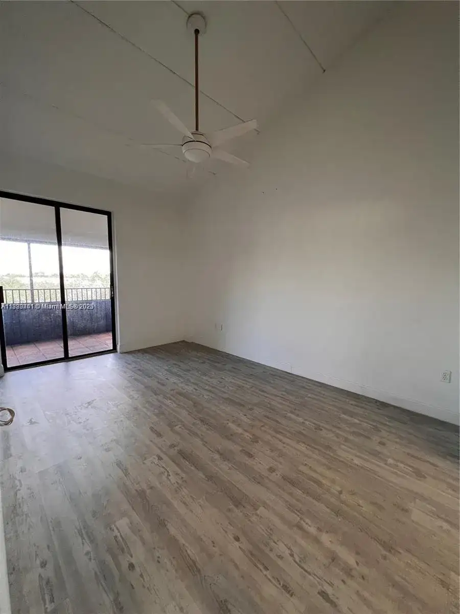 16220 NW 2nd Ave # 511, Miami FL 33169 photo 4