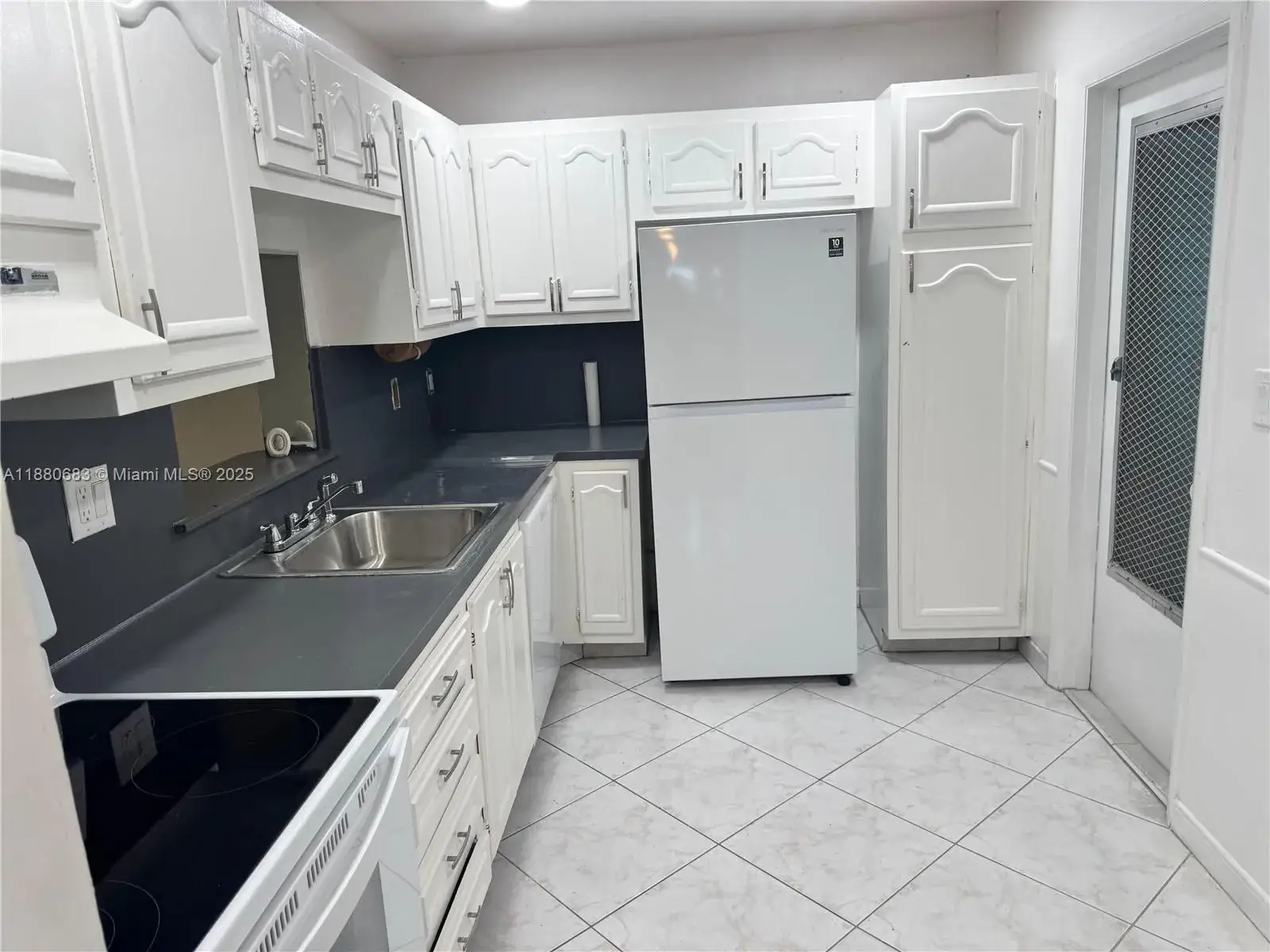 4141 NW 44th Ave # 117, Lauderdale Lakes FL 33319