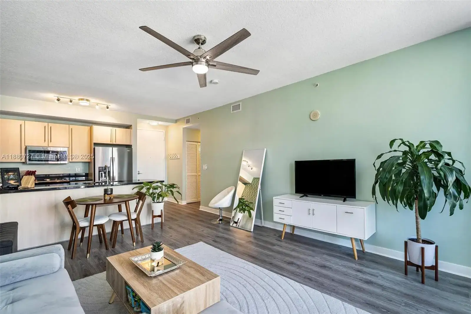 1111 SW 1st Ave, Miami FL 33130 photo 2