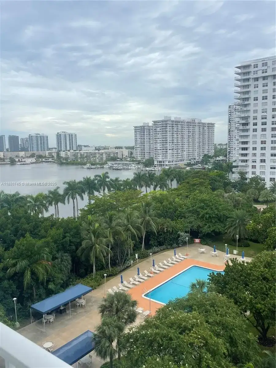 2851 NE 183rd St # 906E, Aventura FL 33160 photo 2