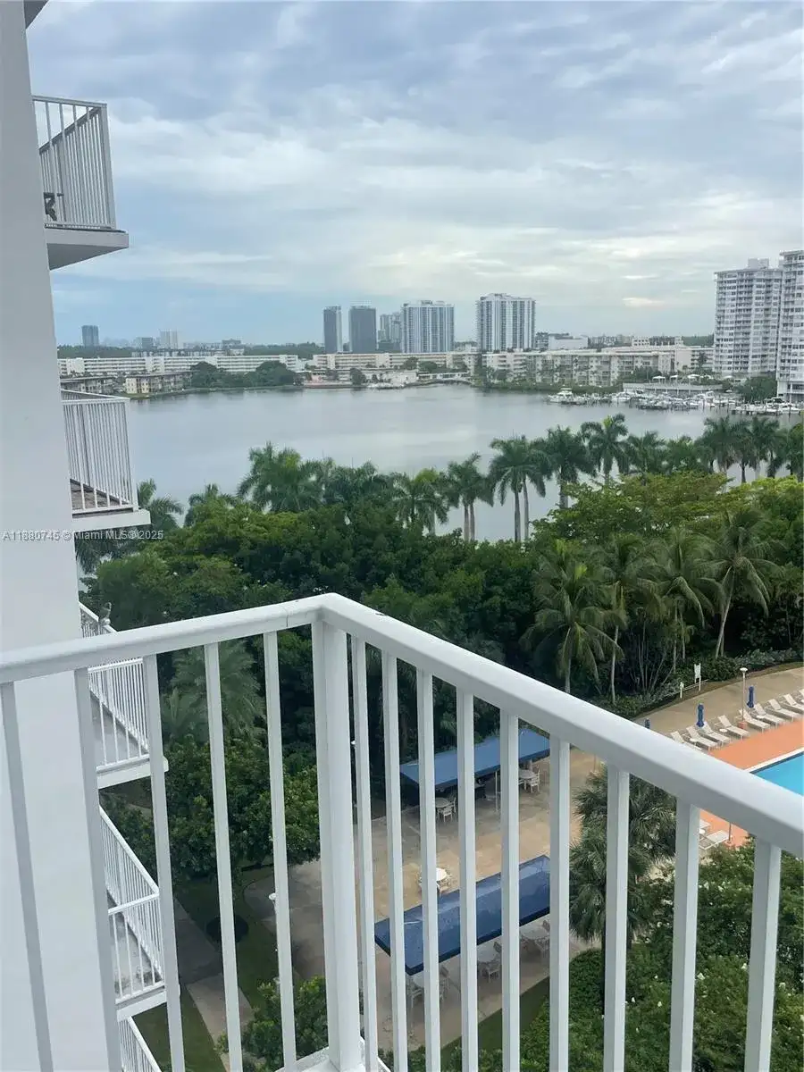 2851 NE 183rd St # 906E, Aventura FL 33160 photo 3
