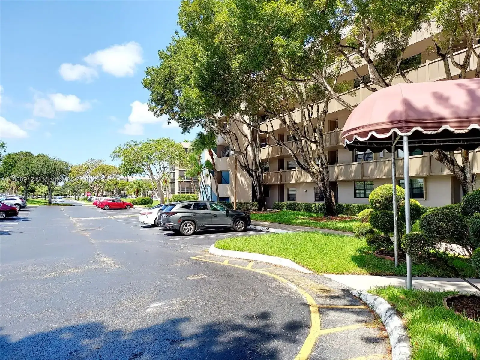 901 Colony Point Cir # 304, Pembroke Pines FL 33026 photo 5