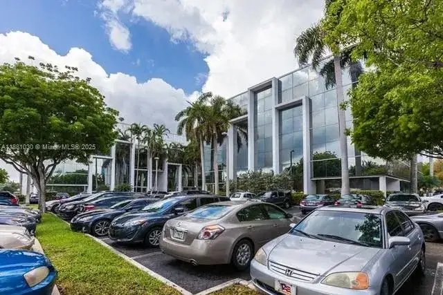 16853 NE 2nd AVE # S305, North Miami Beach FL 33162 photo 2