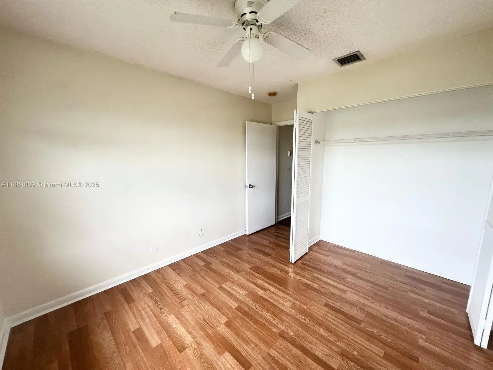 910 Cypress Way E, Palm Springs FL 33406