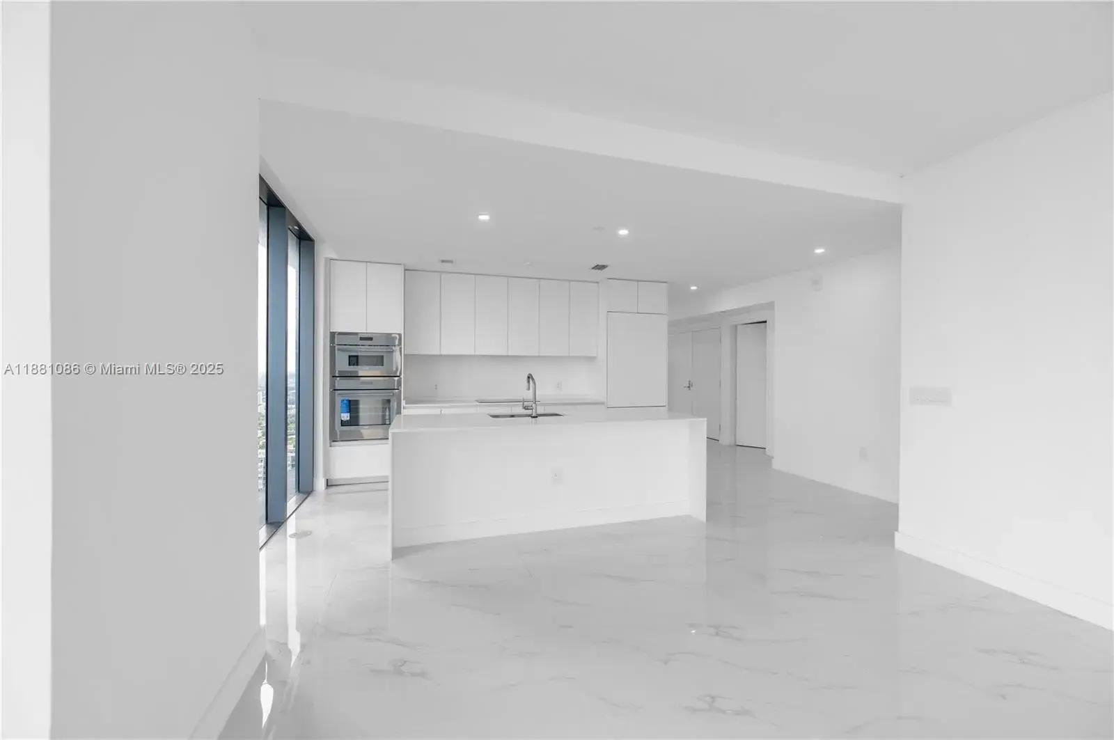 700 NE 24 # 2807, Miami FL 33137