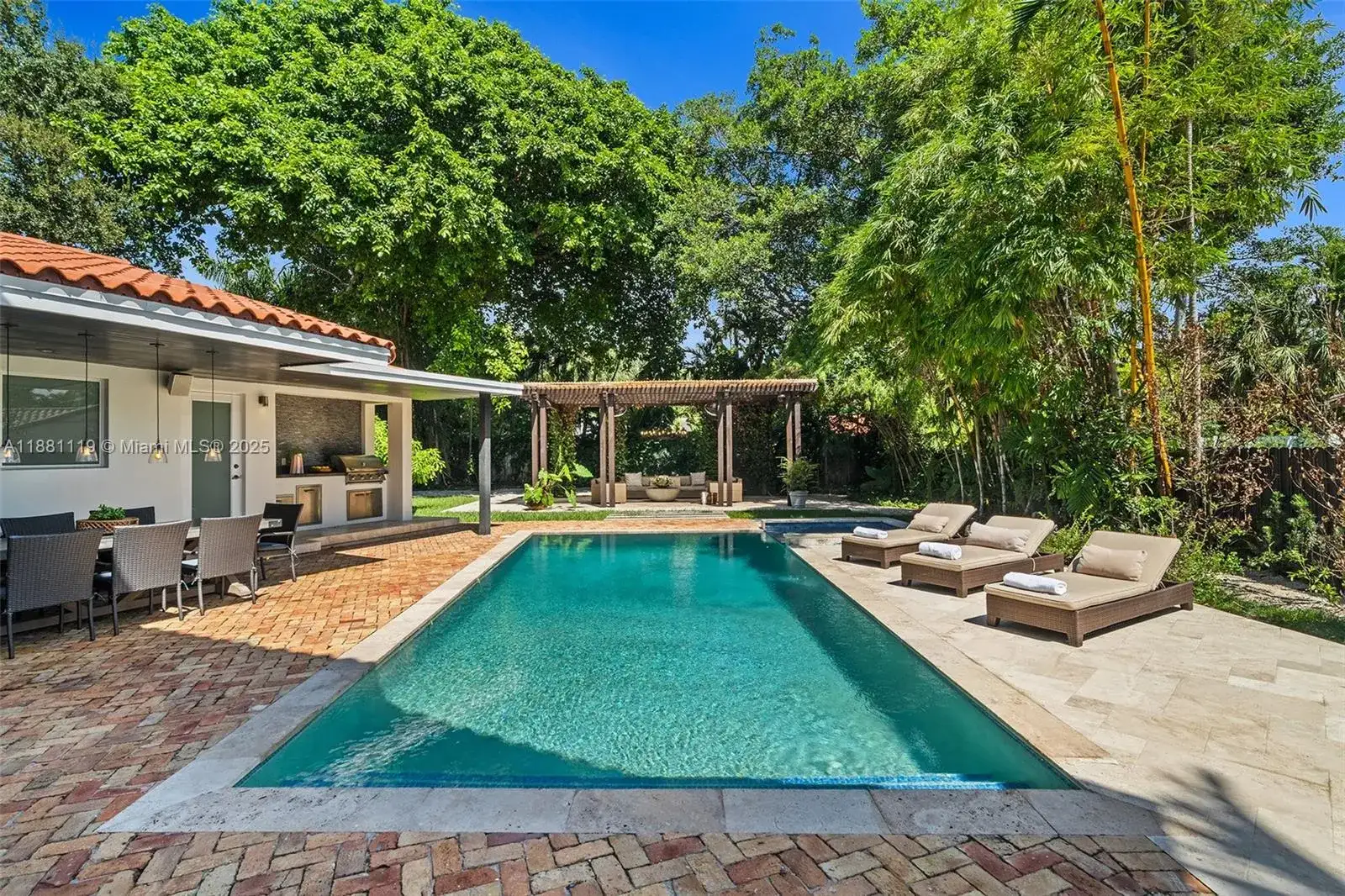 575 Bay Point Rd, Miami FL 33137 photo 2