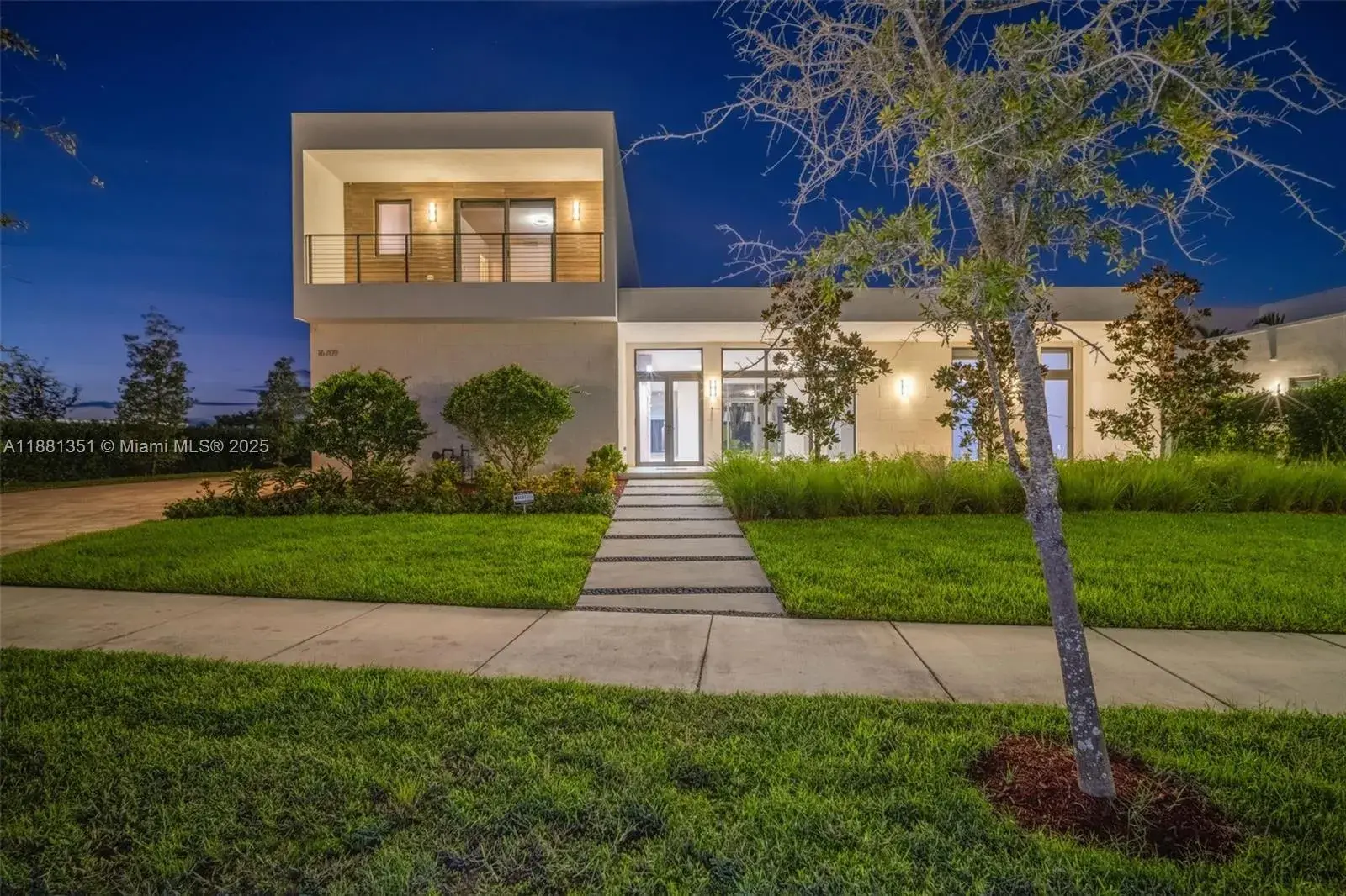 16709 Botaniko Drive North, Weston FL 33326