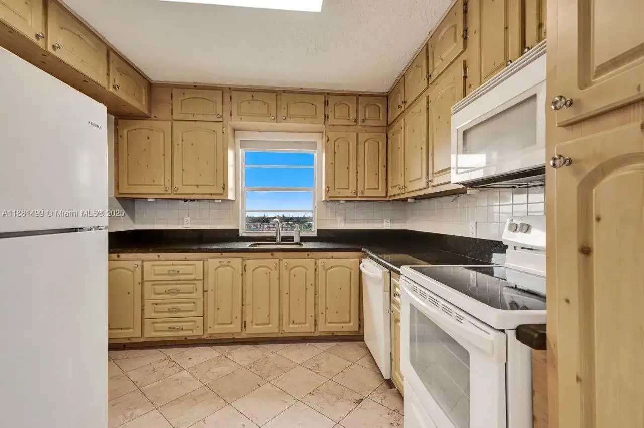 2025 NE 164th St # 716, North Miami Beach FL 33162 photo 2