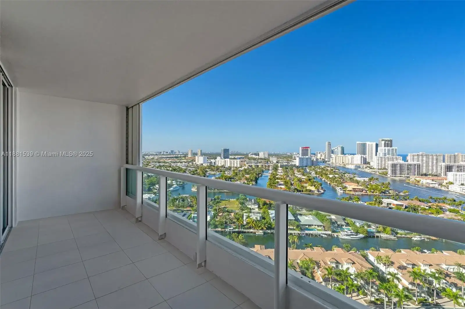 21205 Yacht Club Dr # 2605, Aventura FL 33180 photo 2