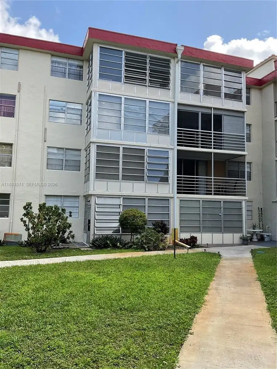 3001 NW 48th Ave # 440, Lauderdale Lakes FL 33313