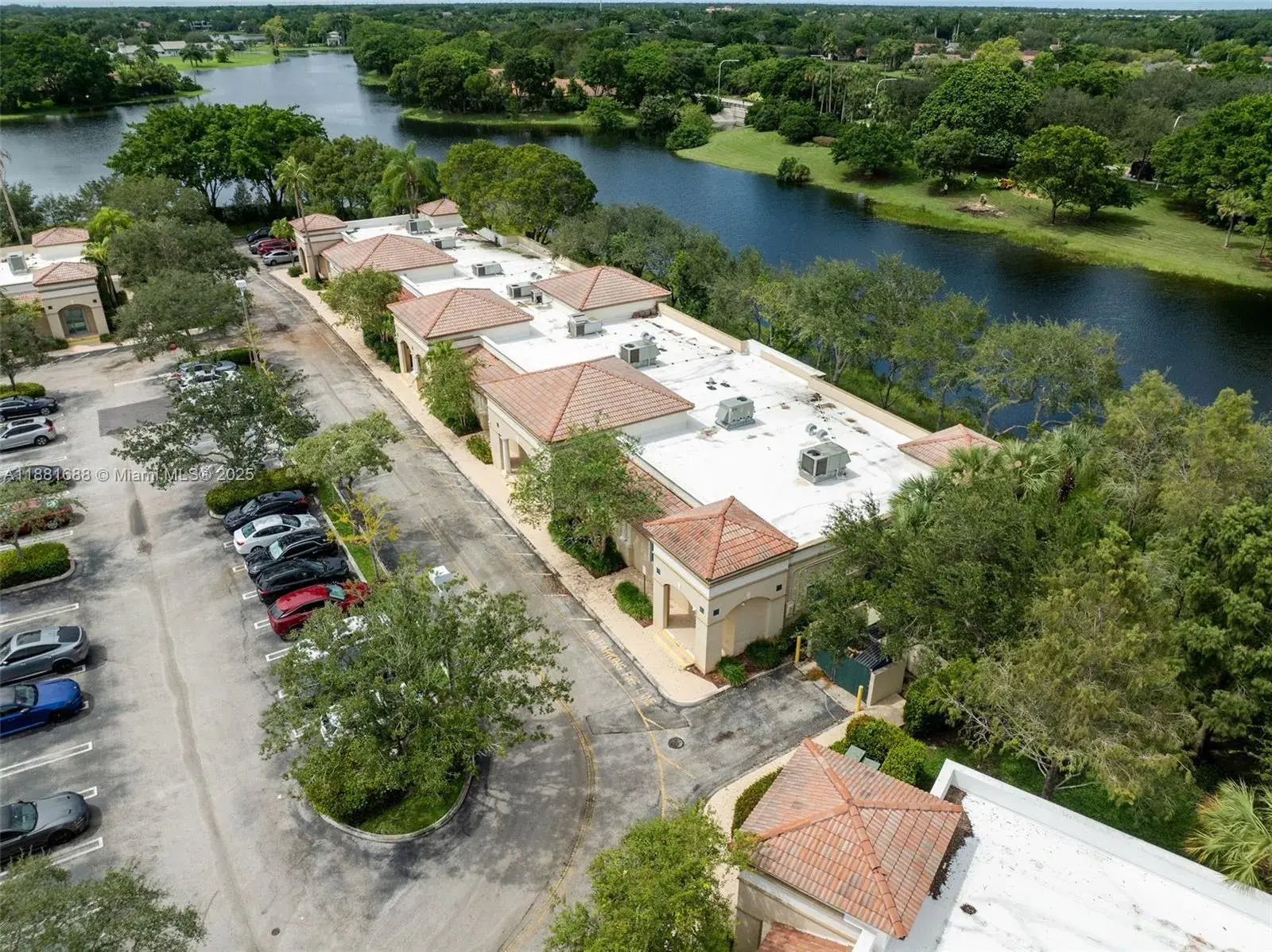 2665 Executive Park Dr, Weston FL 33331