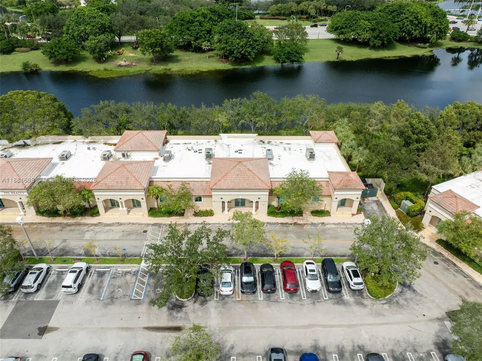 2665 Executive Park Dr, Weston FL 33331