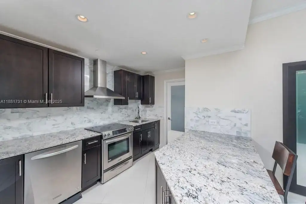 300 S Pointe Dr # 706, Miami Beach FL 33139 photo 4