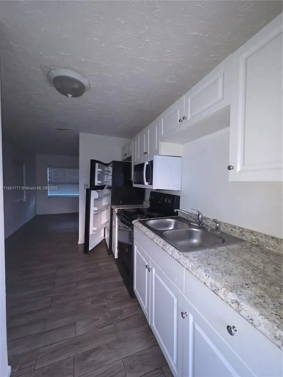 503 N 25th St # B, Fort Pierce FL 34947 photo 3