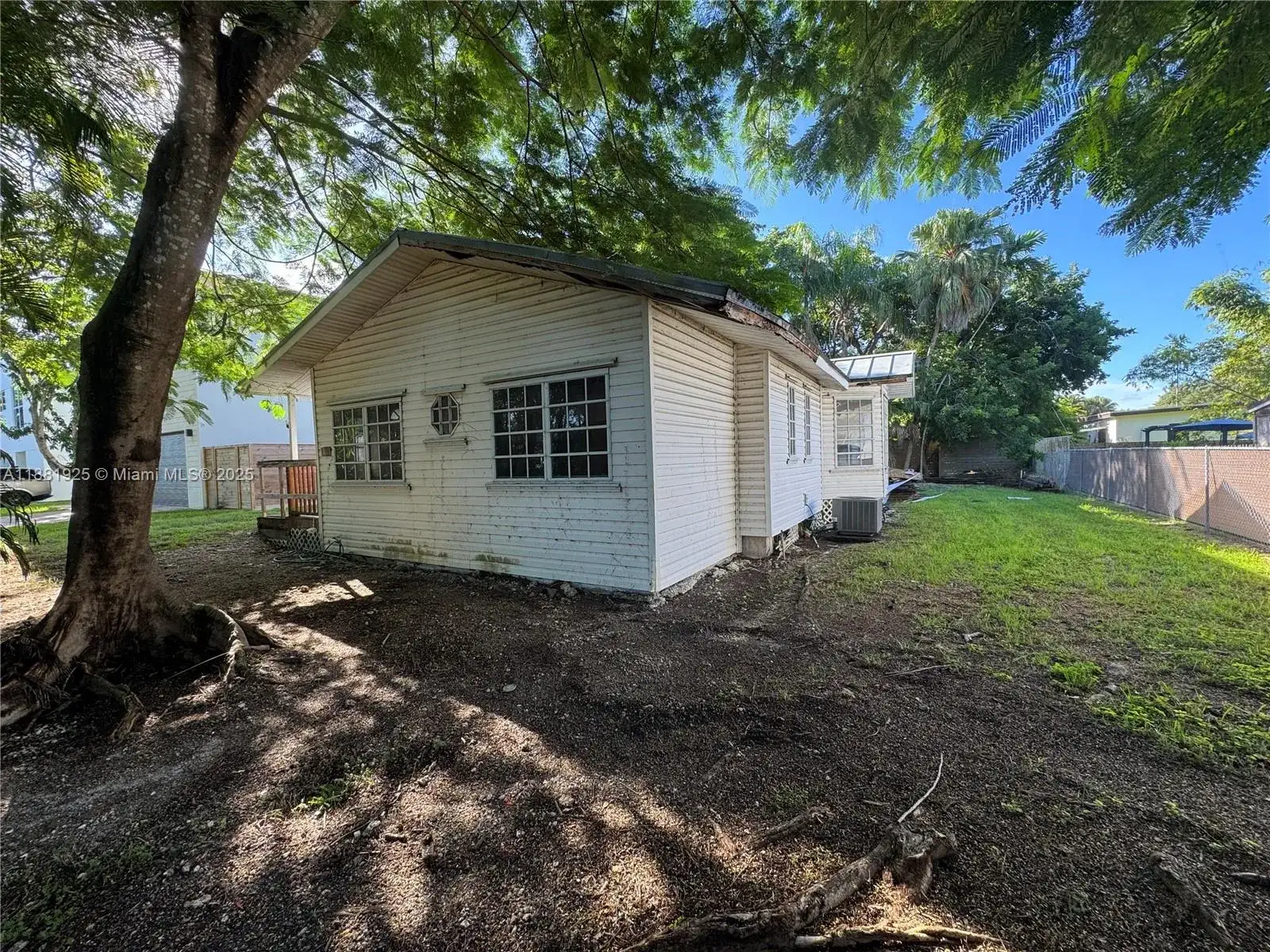 8920 SW 157th St, Palmetto Bay FL 33157 photo 2