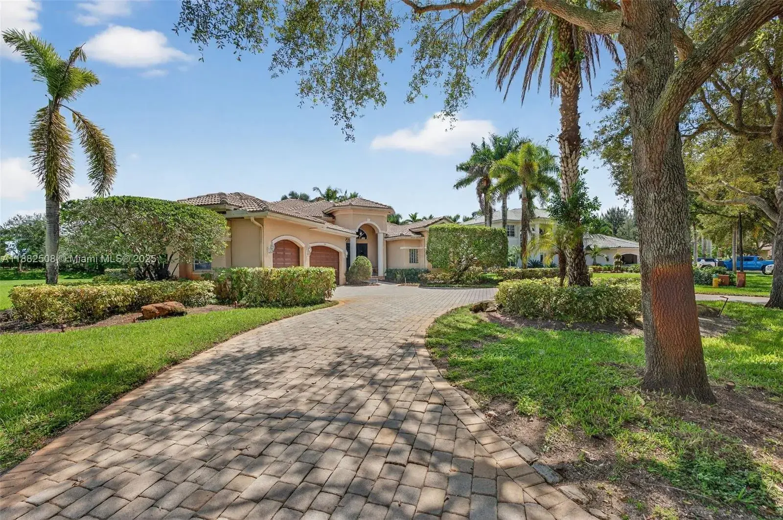 3792 Churchill Downs Dr, Davie FL 33328