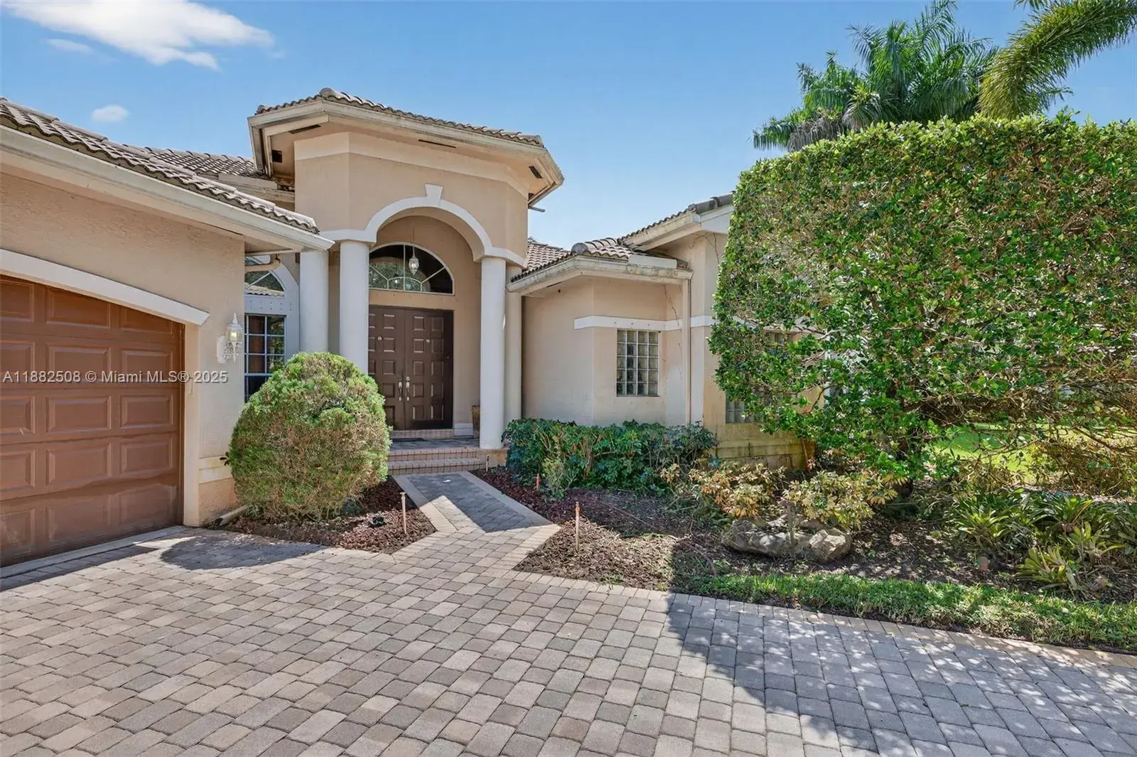 3792 Churchill Downs Dr, Davie FL 33328