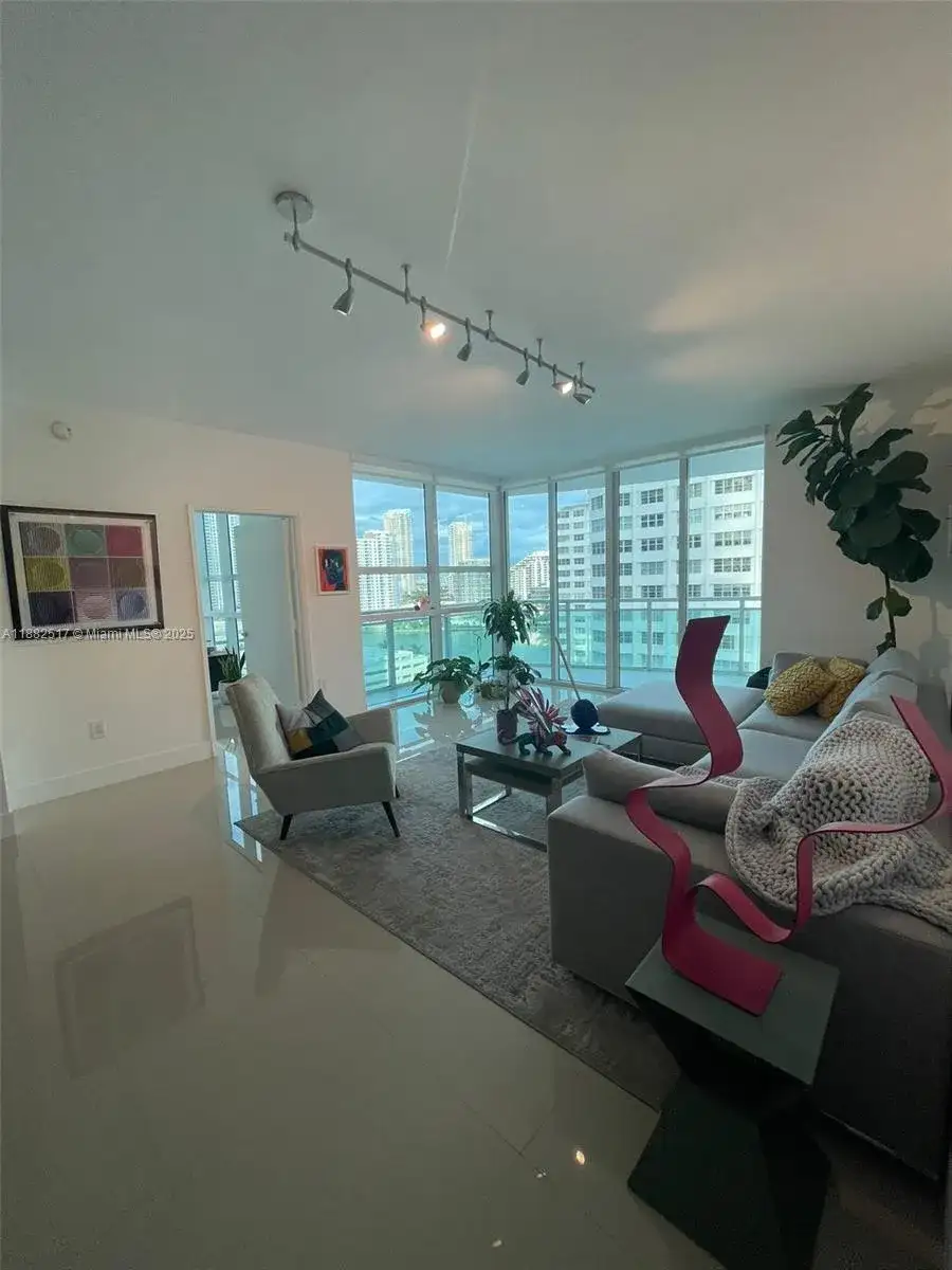 950 Brickell Bay Dr # 1210, Miami FL 33131 photo 2
