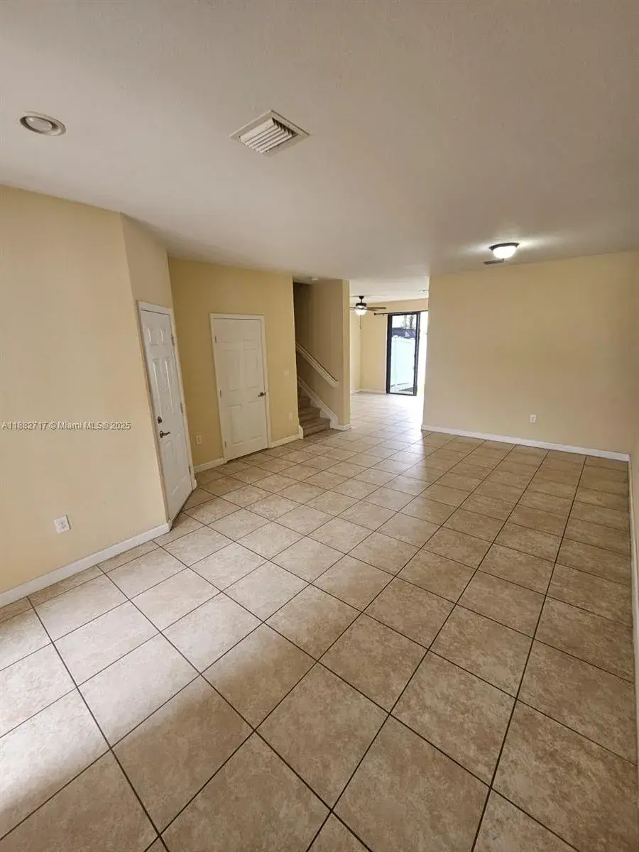3387 W 90th St, Hialeah FL 33018