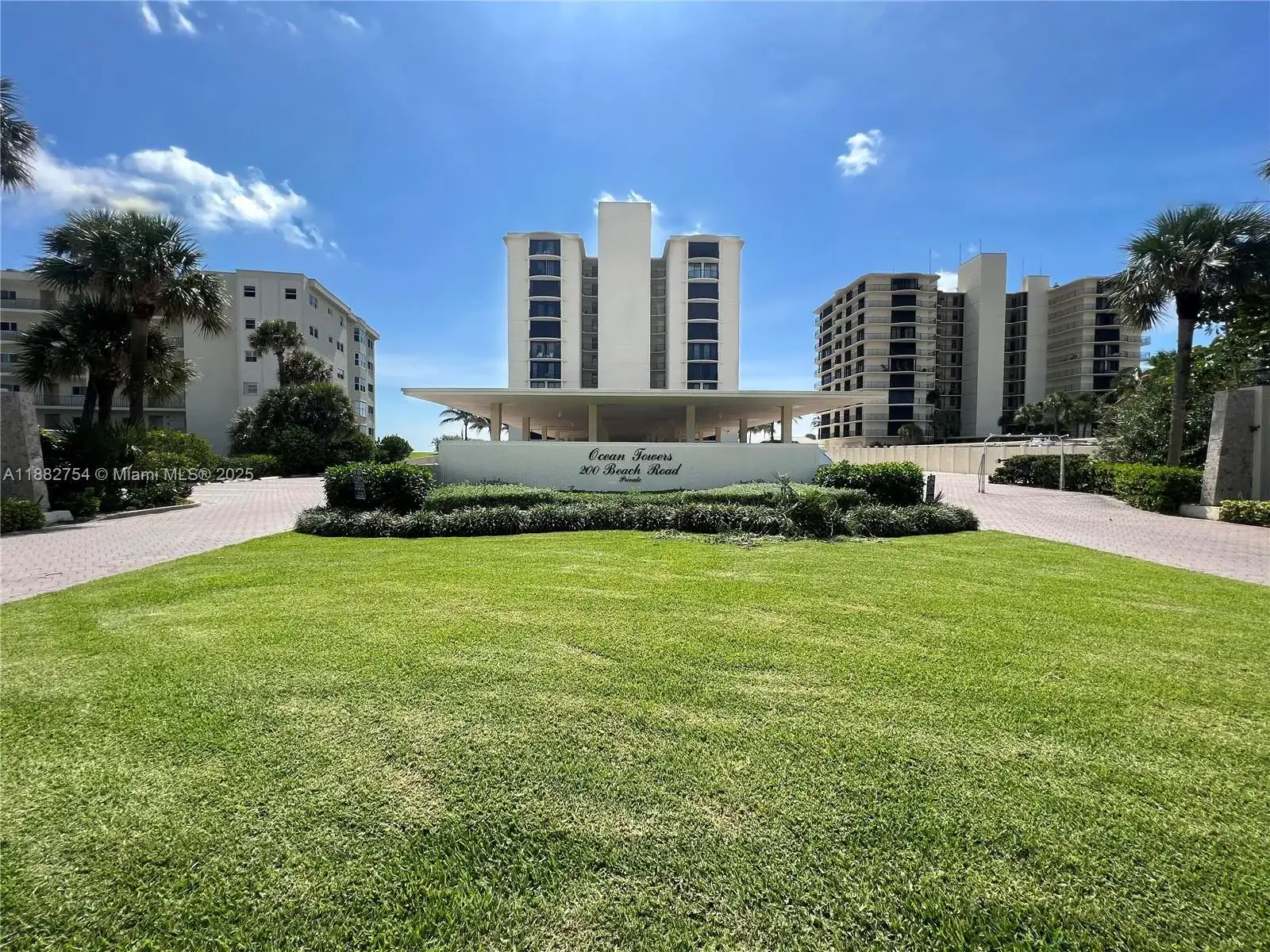 200 Beach Rd # 202, Tequesta FL 33469