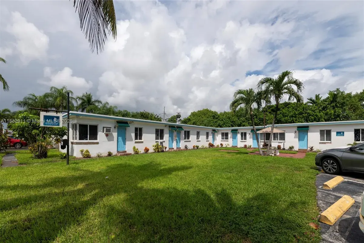 709 NE 2nd Ct # 9, Hallandale Beach FL 33009