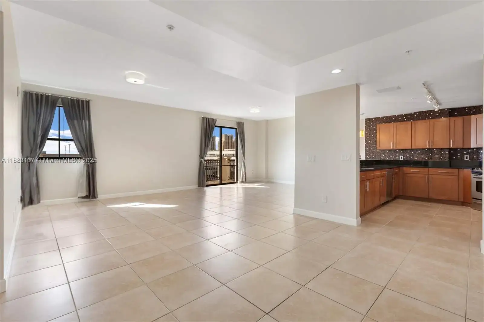 8390 SW 72nd Ave # 412, Miami FL 33143 photo 2