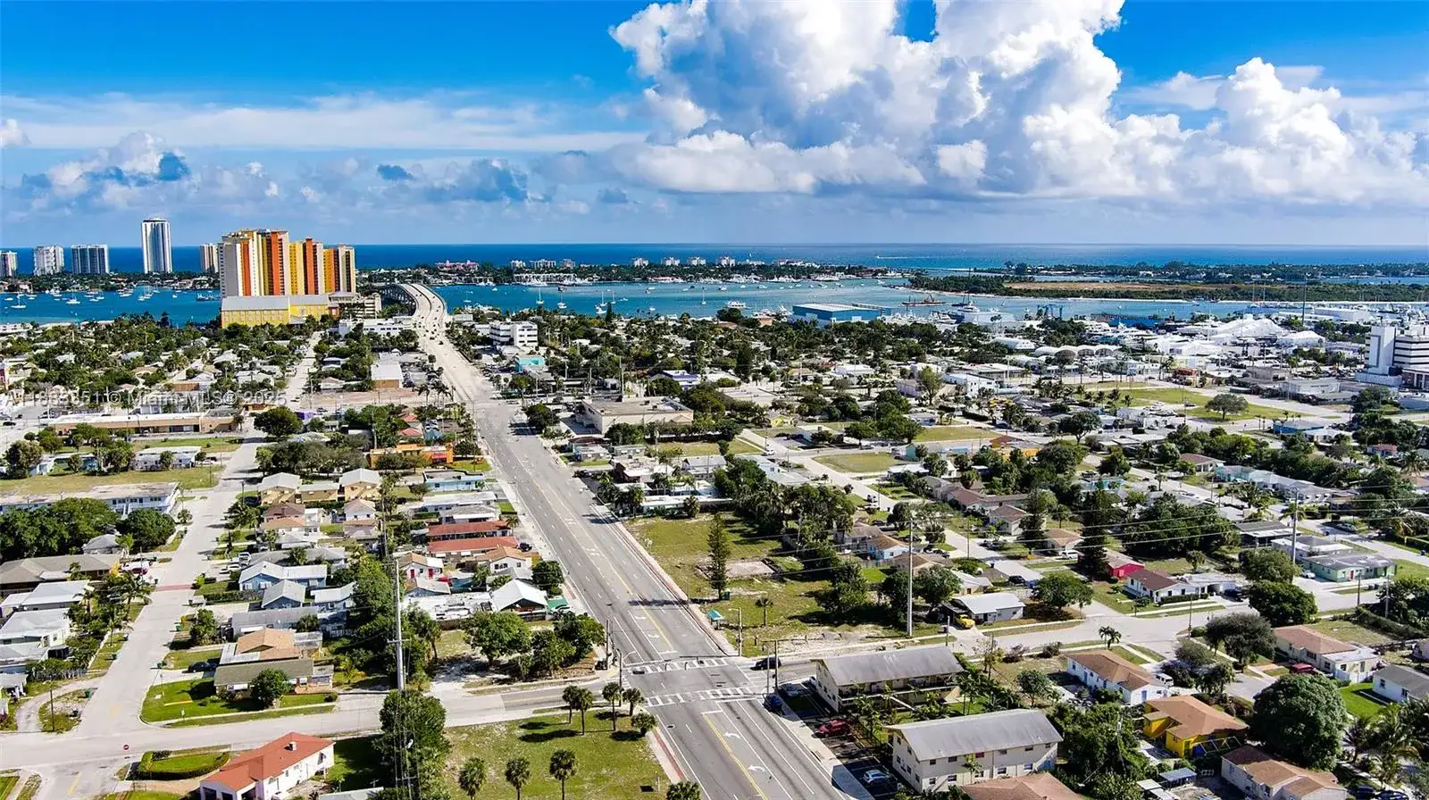 147 W Heron Blvd, Riviera Beach FL 33404 photo 2
